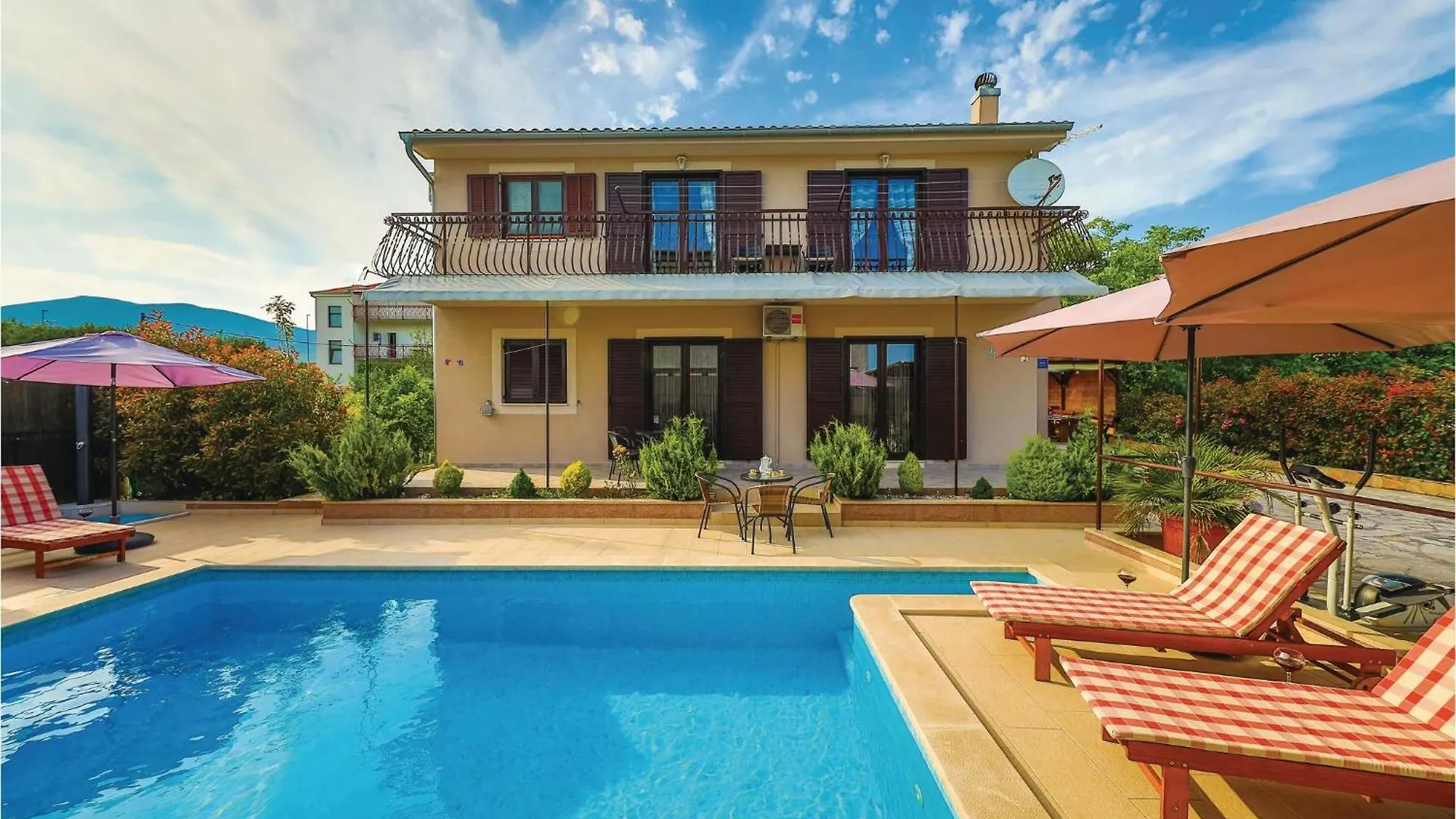 6 Bedroom Gorgeous Home In Kastel Stari Kastela