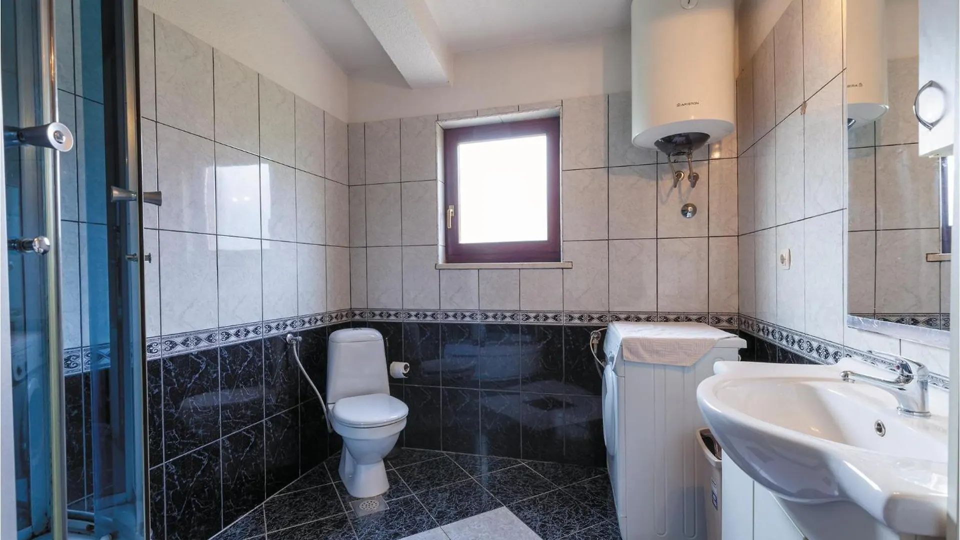 6 Bedroom Gorgeous Home In Kastel Stari Kastela