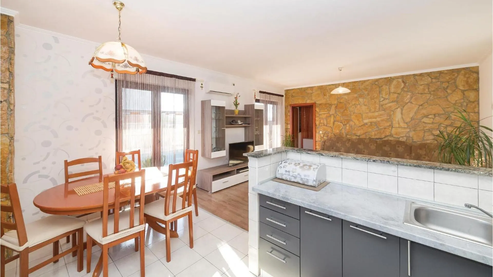6 Bedroom Gorgeous Home In Kastel Stari Kastela 0*,